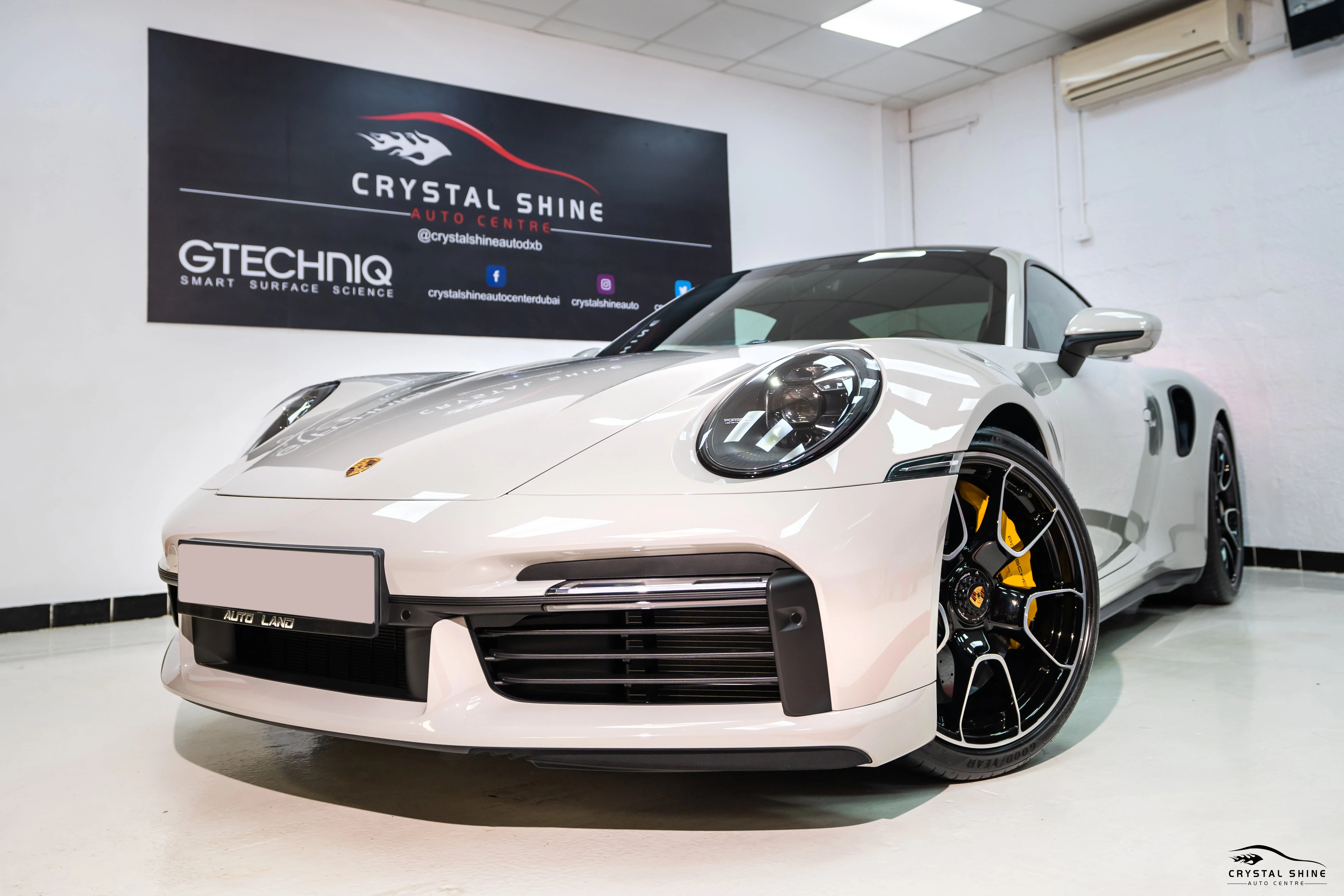 Porsche 911 Turbo S – Chalk Grey Detailing
